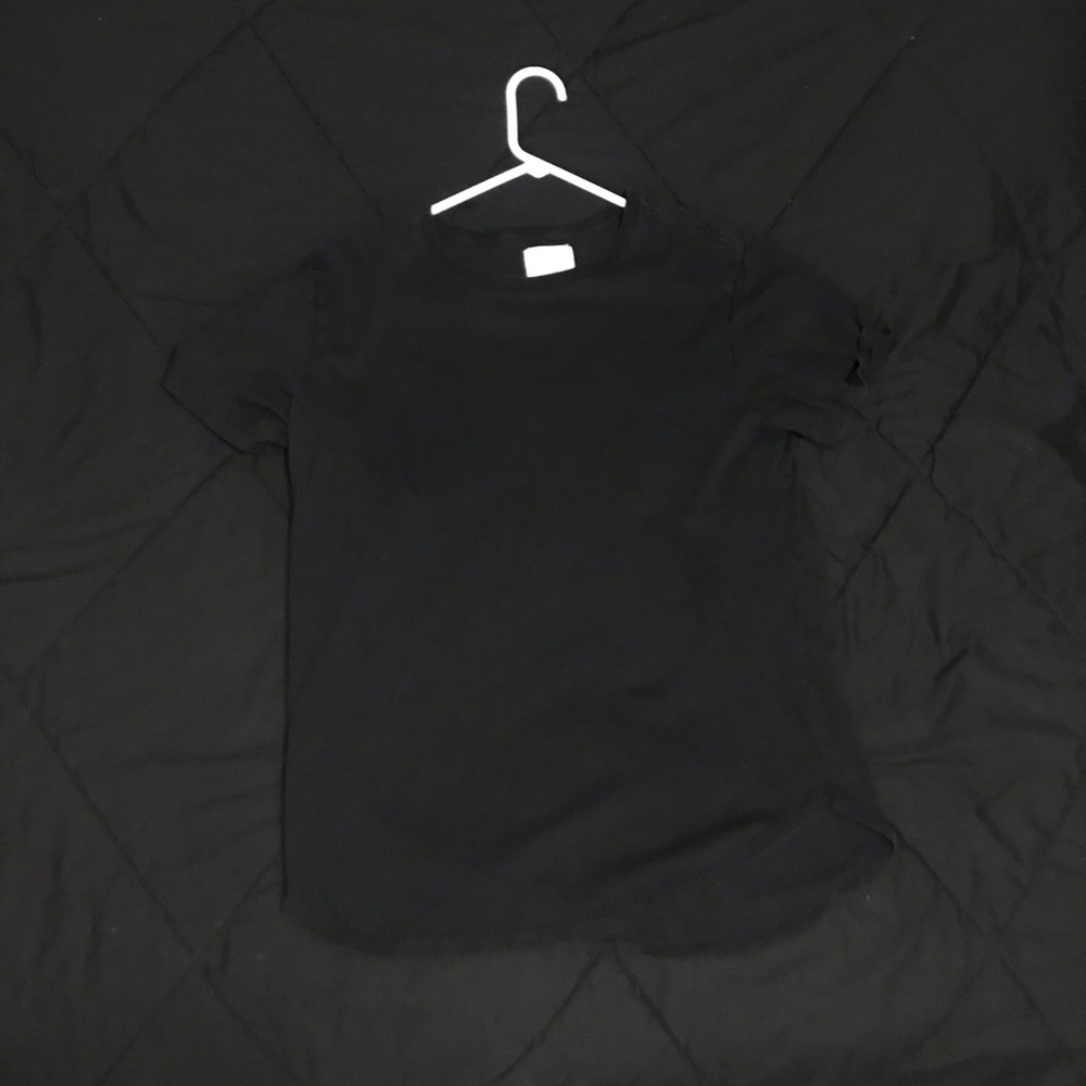 ON THE BYAS Black Tee